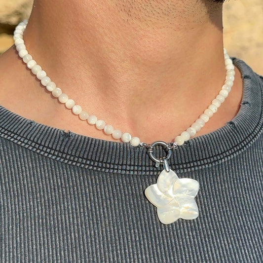 COLLIER FLEUR DE MONOÏ NACRÉ